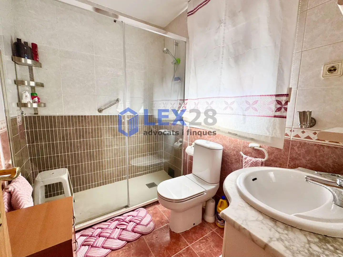 Baño de Casa adosada en venta en Badalona con Aire acondicionado, Calefacción y Jardín privado