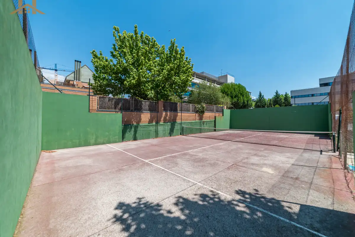 Vista exterior de Piso en venta en Las Rozas de Madrid