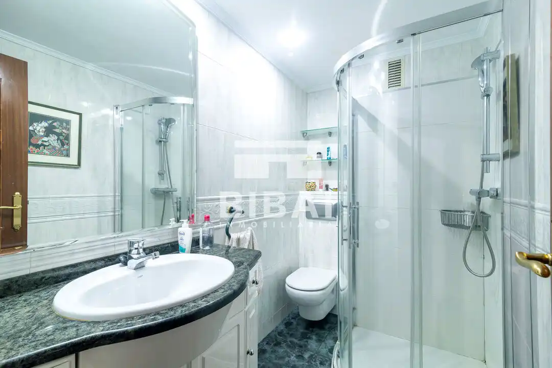 Badezimmer von Wohnung zum Verkauf in Arrasate / Mondragón mit Heizung, Abstellraum und Alarm