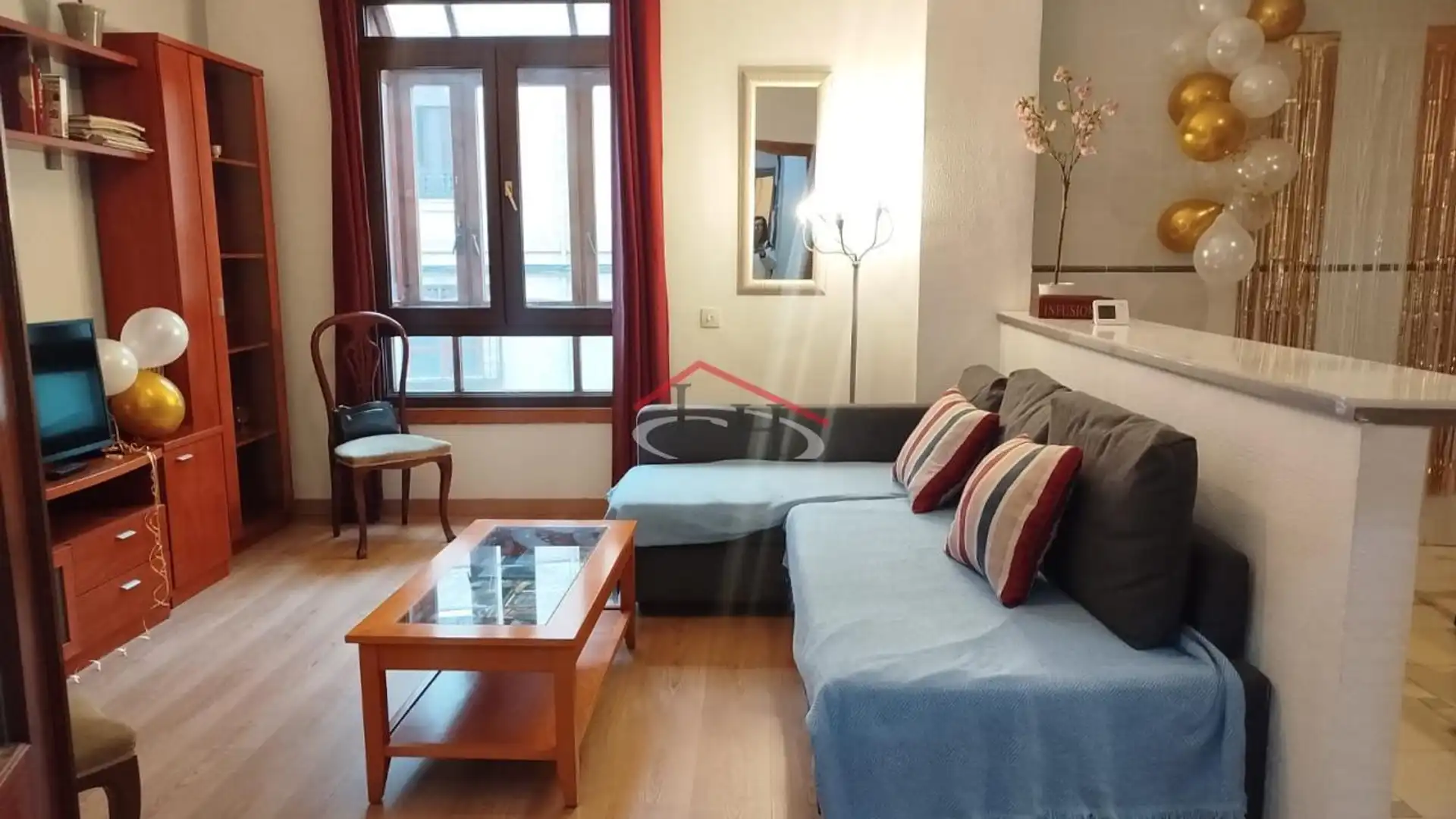 Sala d'estar de Pis en venda en León Capital  amb Calefacció i Parquet