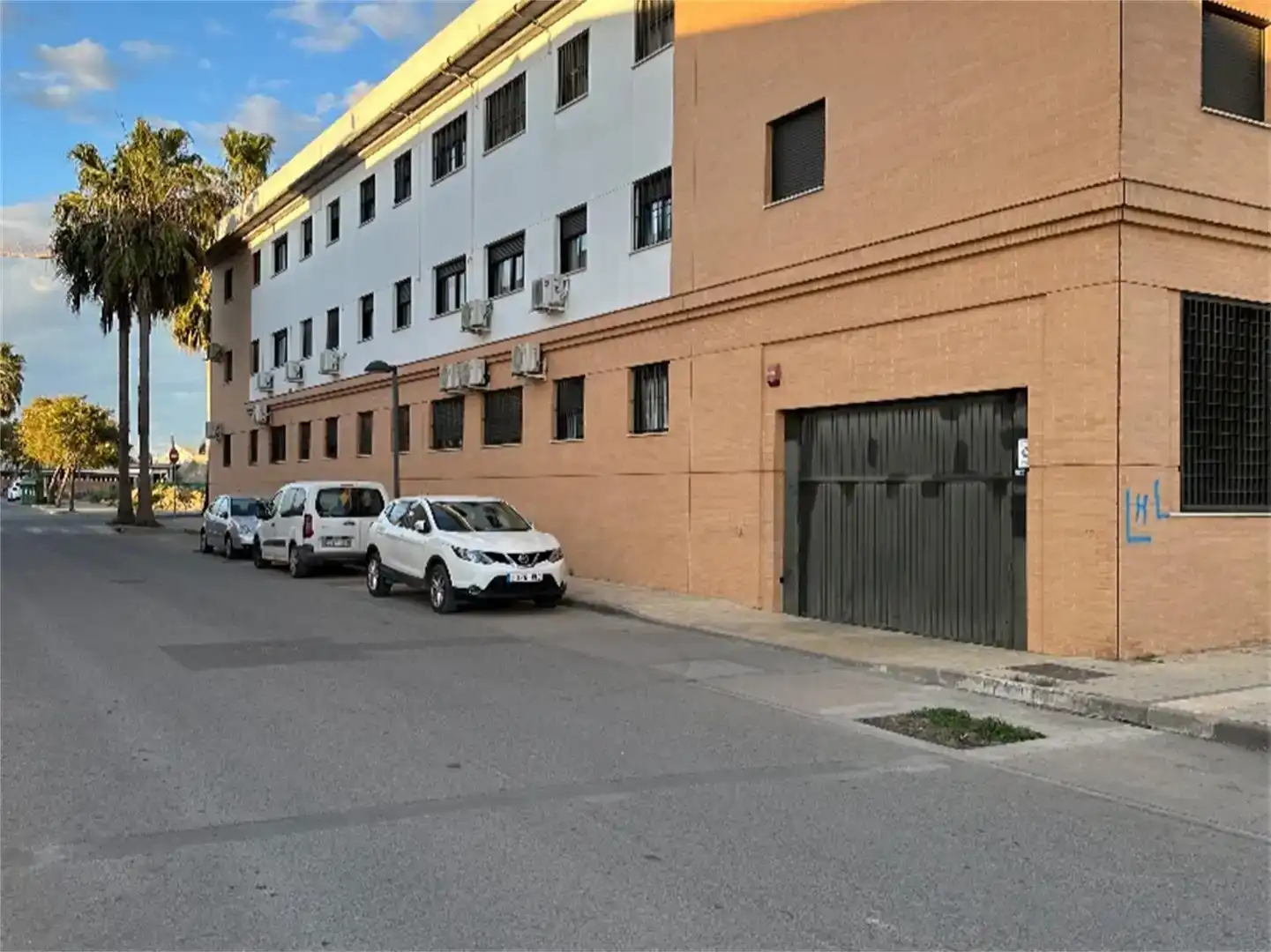 Außenansicht von Garage zur Miete in Carmona