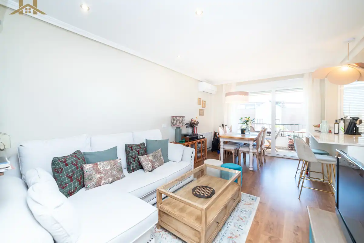 Living room of Flat for sale in Madrid  with Air Conditioner, Heating and Terrace