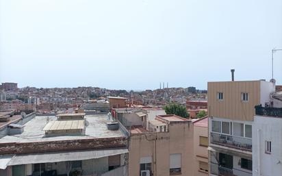 Vista exterior de Pis en venda en Santa Coloma de Gramenet amb Balcó