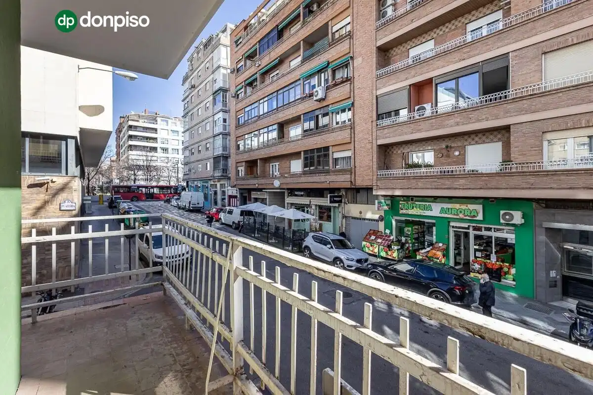 Außenansicht von Wohnung zum Verkauf in Granada