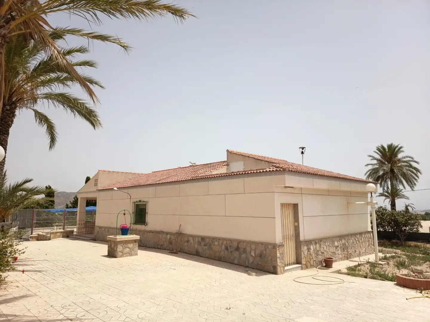 Vista exterior de Casa o xalet en venda en Alicante / Alacant amb Jardí privat, Terrassa i Piscina