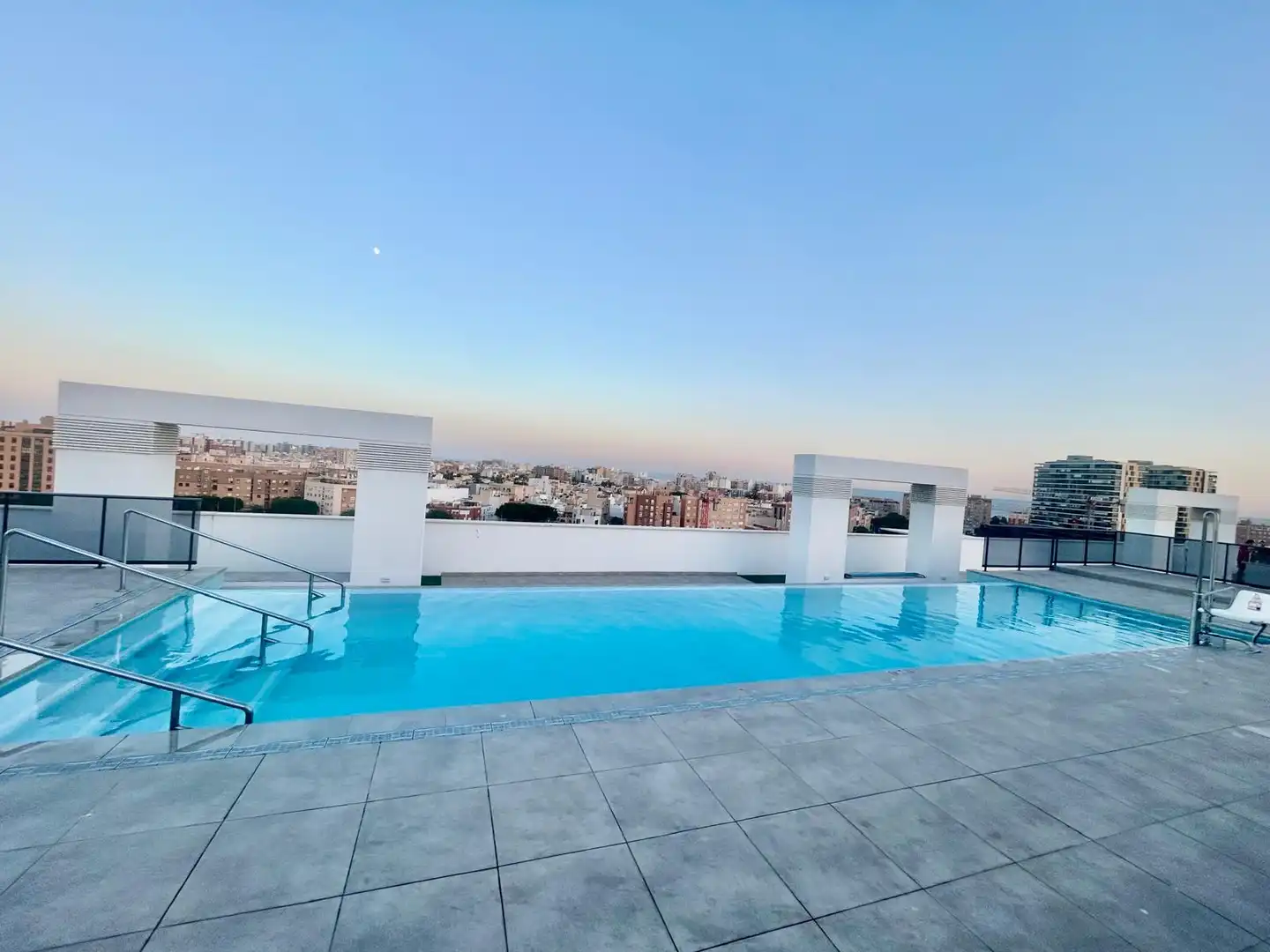 Piscina de Piso en venta en Almería con Aire acondicionado, Calefacción y Parquet