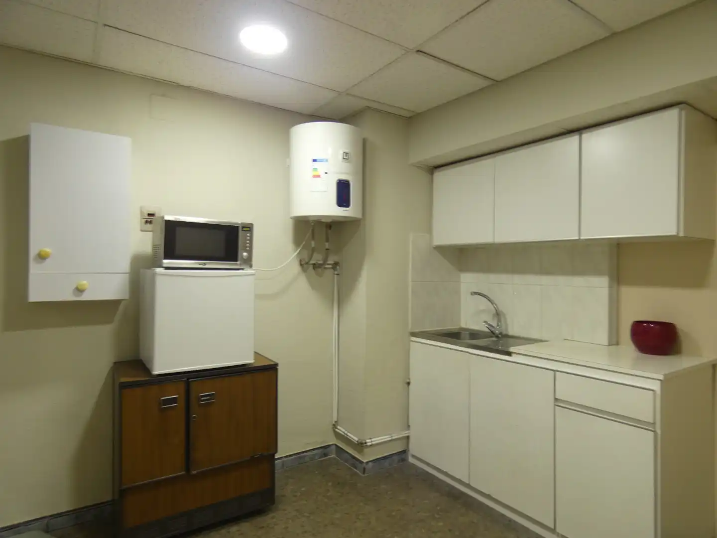 Cocina de Oficina de alquiler en Barcelona con Aire acondicionado y Amueblado