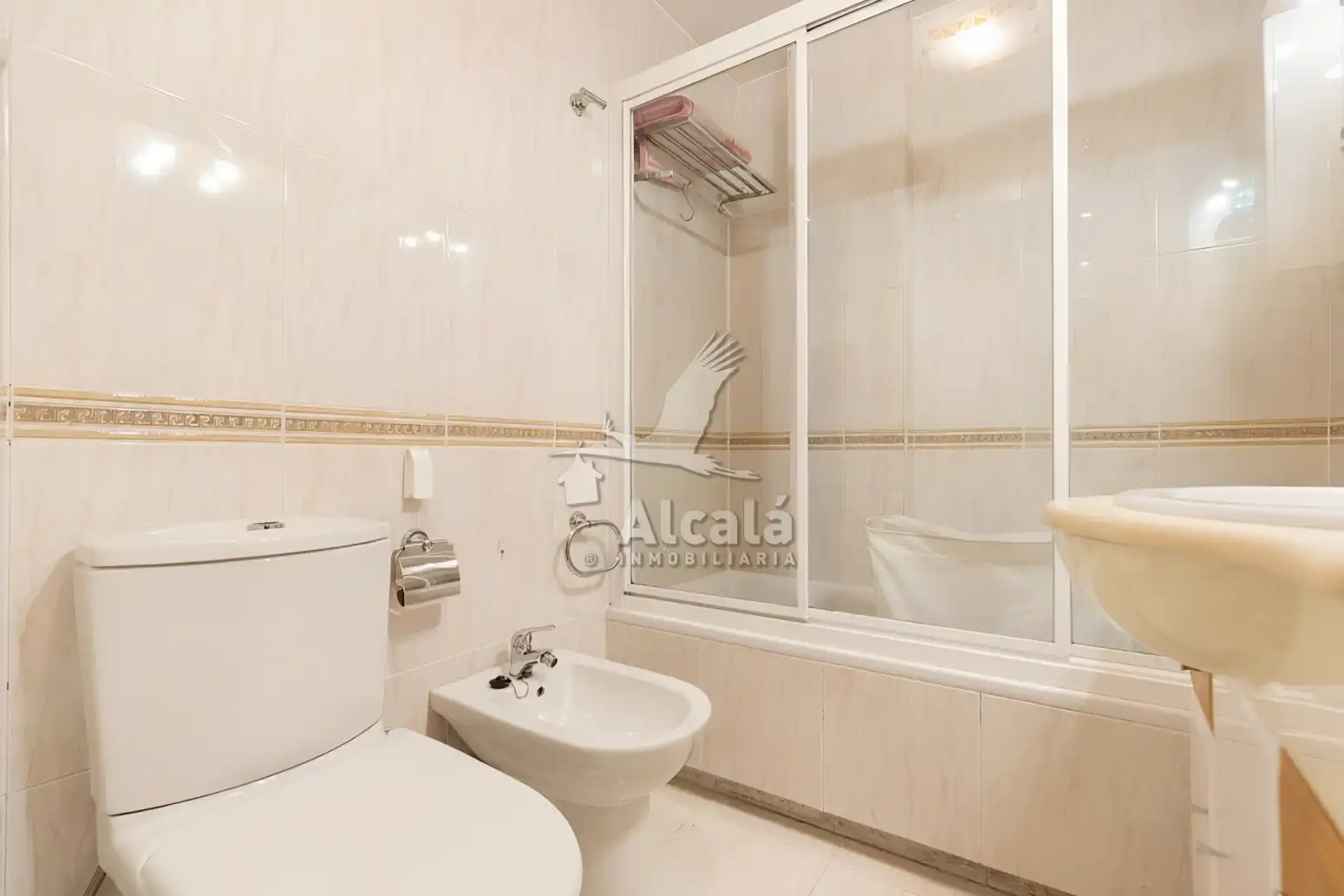 Baño de Piso en venta en Arganda del Rey con Aire acondicionado, Calefacción y Jardín privado