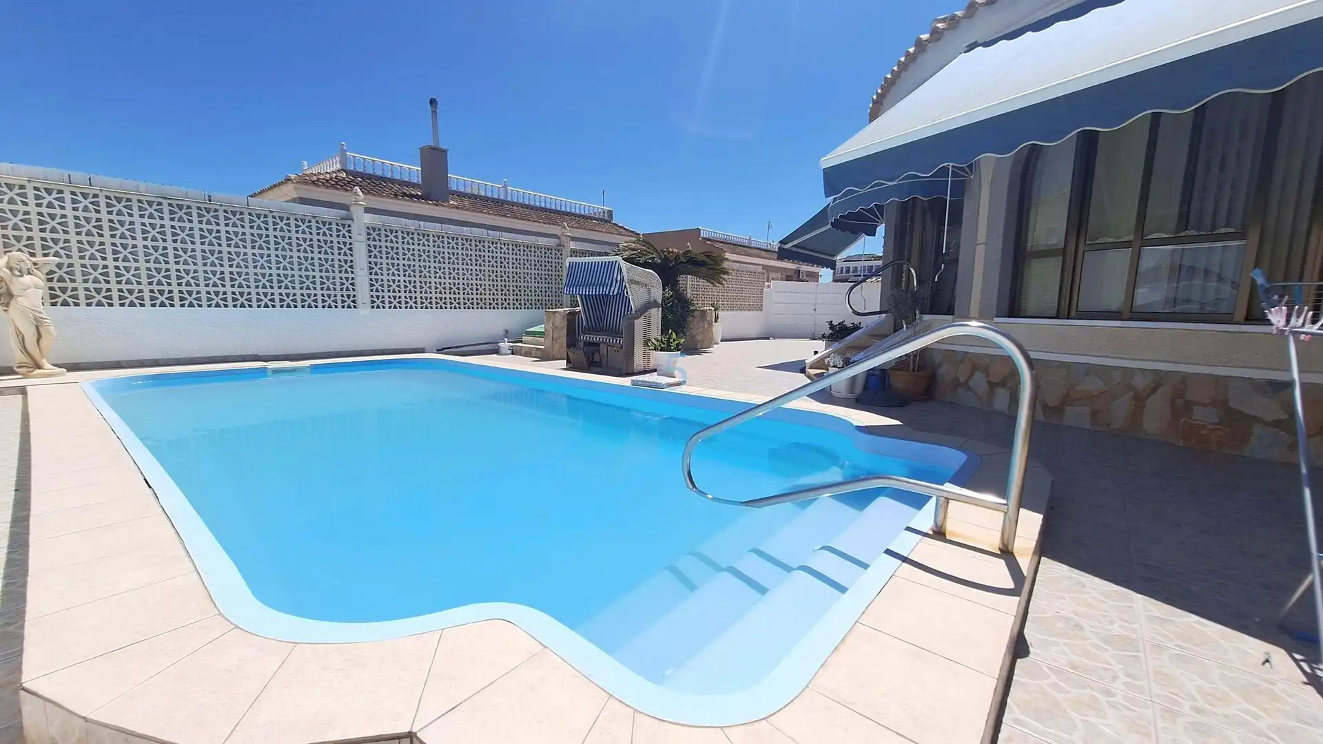 Villa avec terrasse à vendre à Zona Carrefour - Urbanizaciones