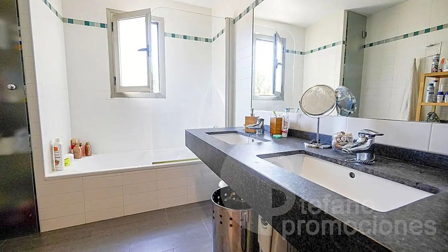 Baño de Casa o chalet en venta en Málaga con Aire acondicionado, Calefacción y Jardín privado