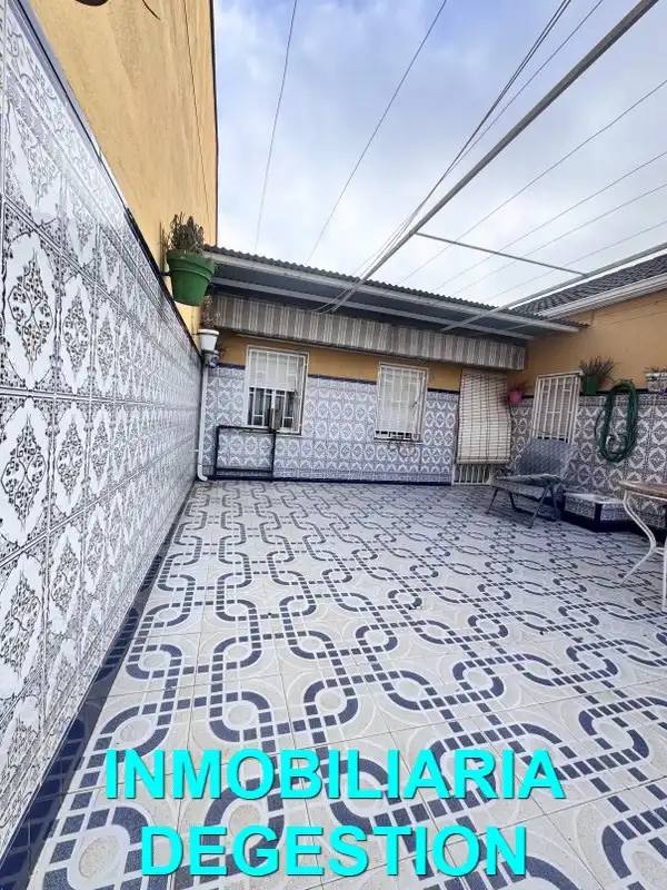 Terrassa de Casa o xalet en venda en Linares amb Aire condicionat, Jardí privat i Terrassa