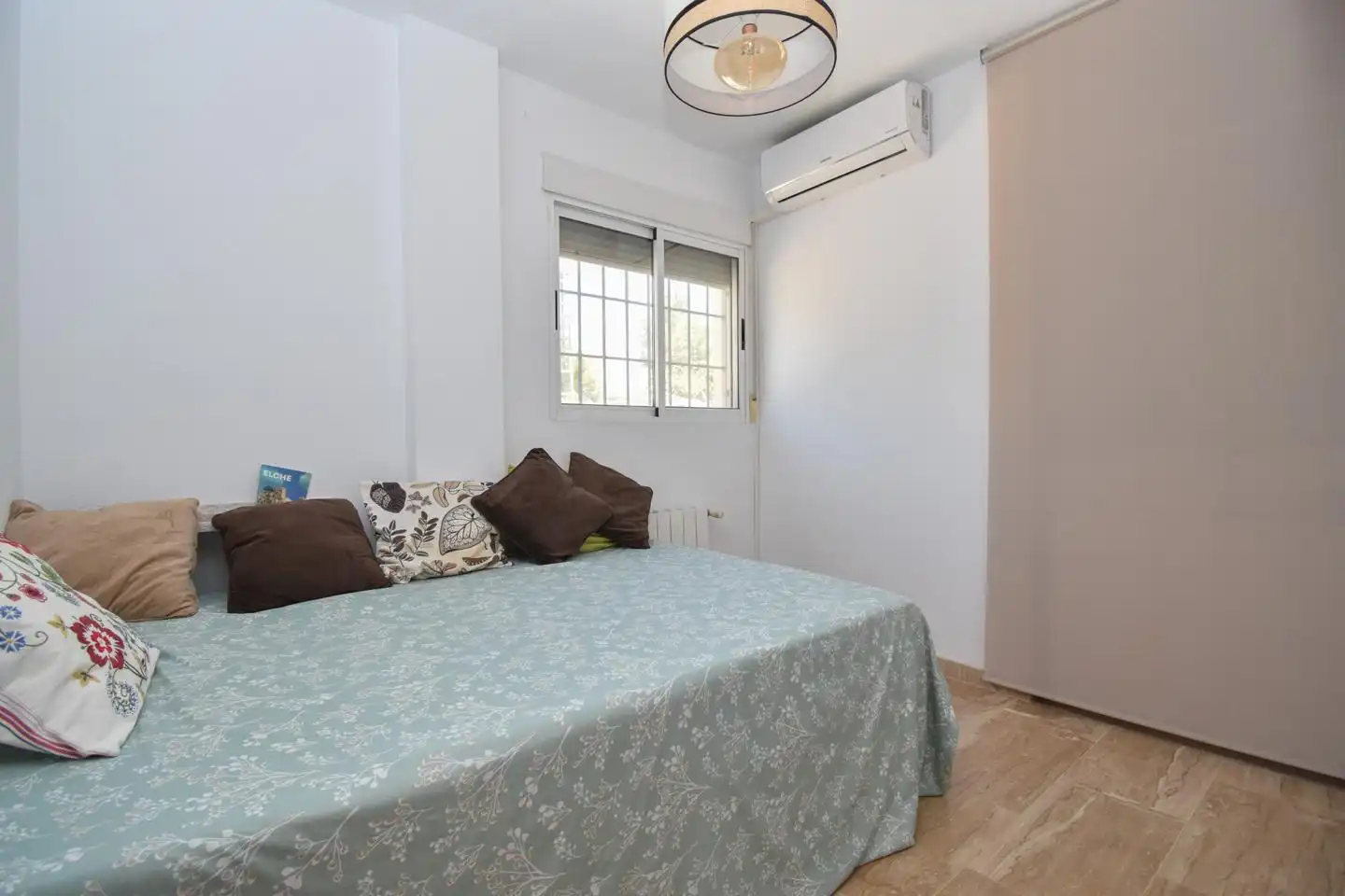 Dormitori de Casa o xalet en venda en Elche / Elx amb Aire condicionat, Calefacció i Jardí privat
