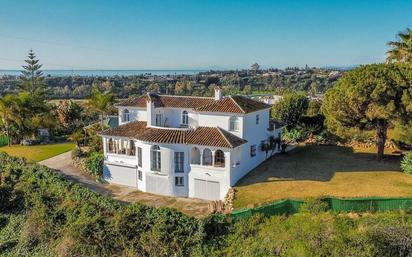 Vista exterior de Casa o xalet de lloguer en Estepona amb Aire condicionat, Jardí privat i Terrassa