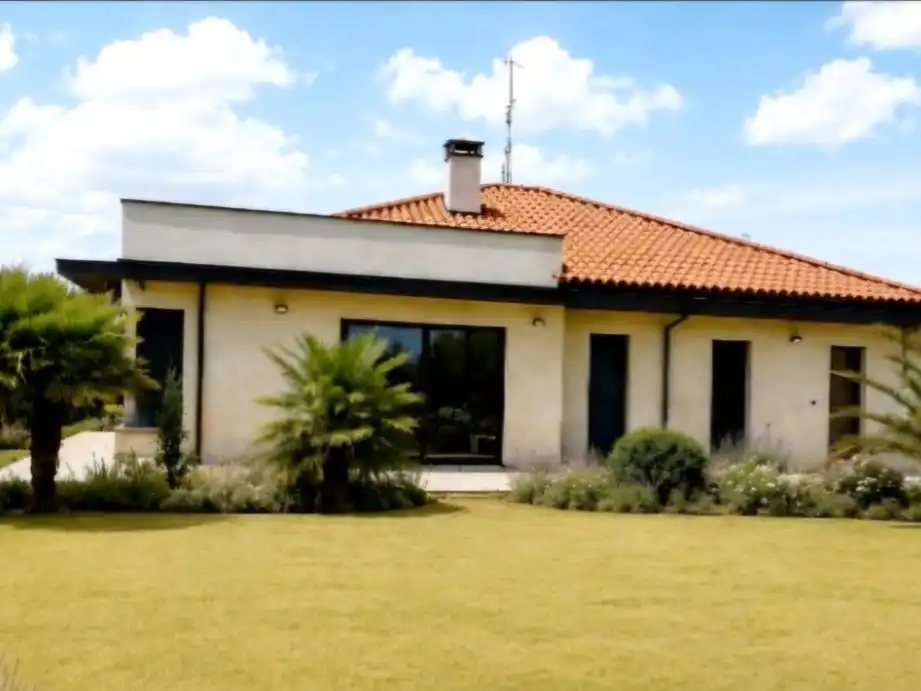 Xalet amb jardí en venda a Calle Alonso Delas 19
