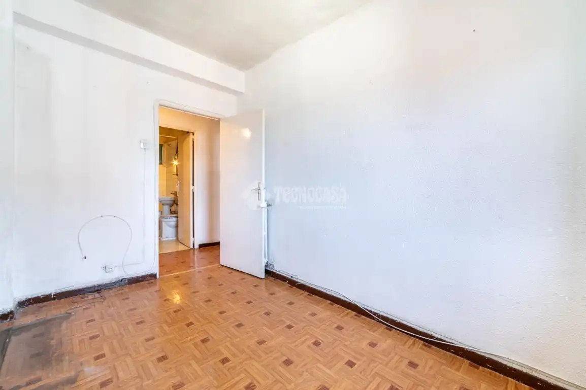 Habitación de Piso en venta en Madrid con Calefacción y Balcón