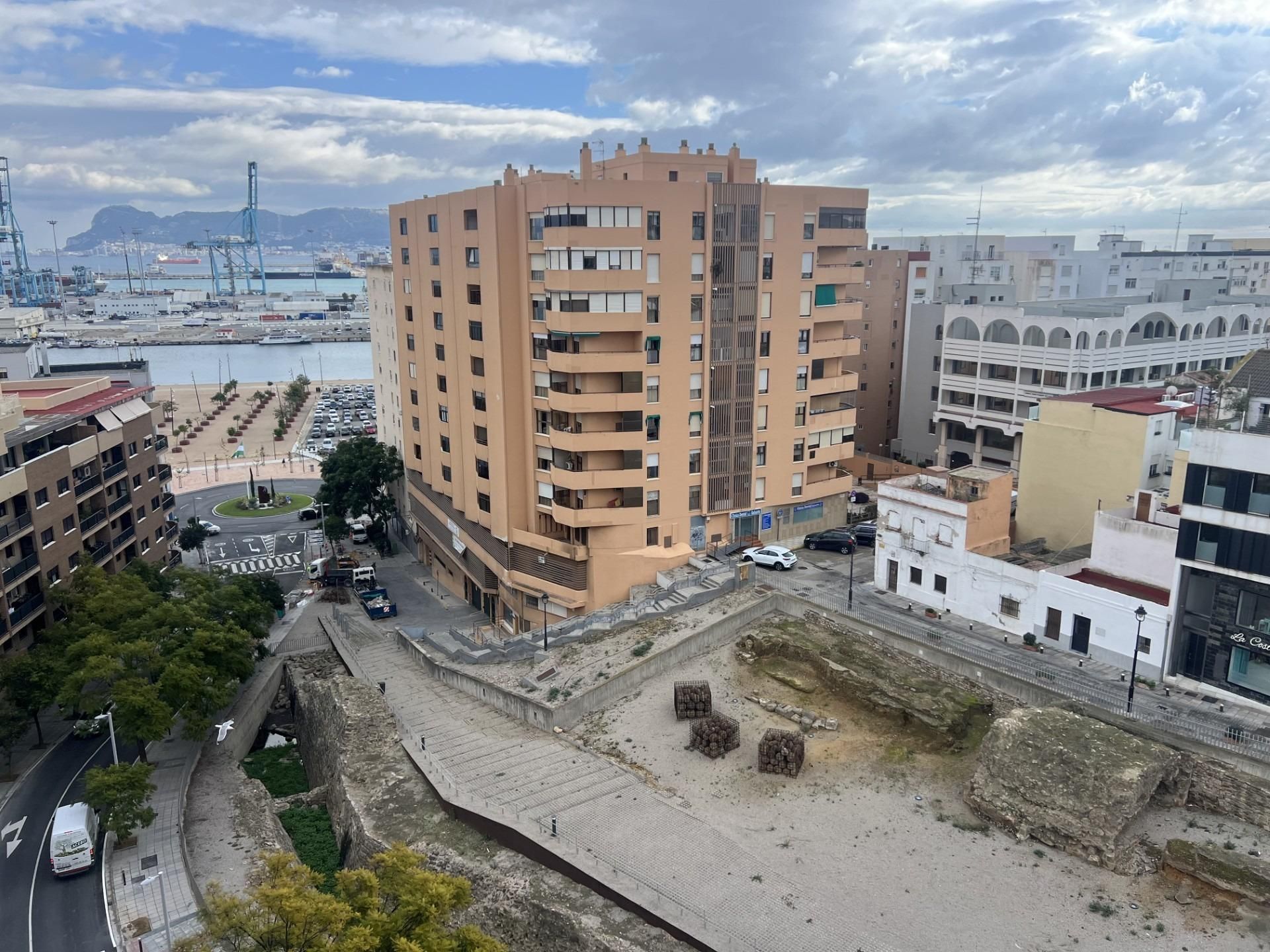 Vista exterior de Apartament en venda en Algeciras amb Aire condicionat