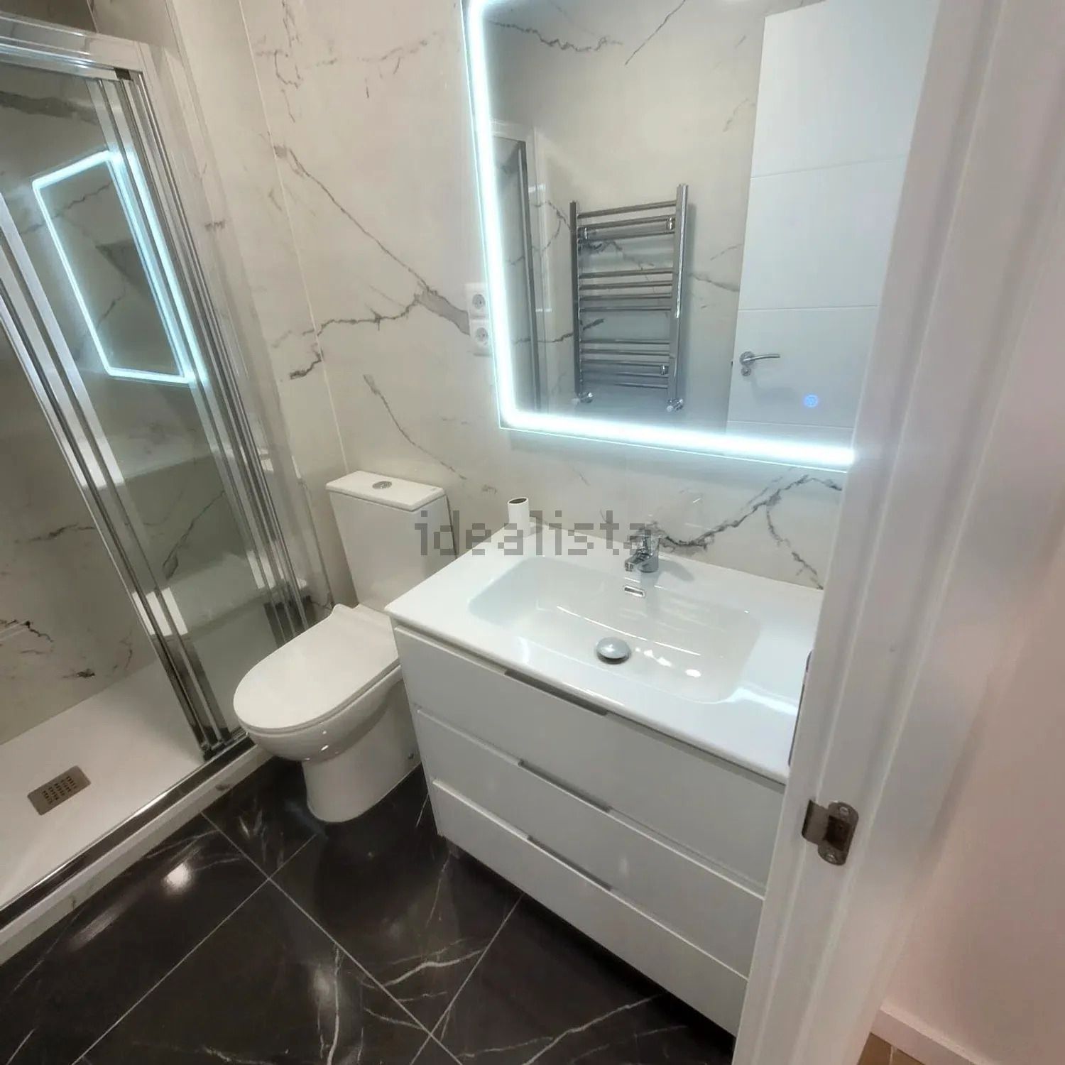 Bathroom of Flat for sale in  Madrid Capital  with Heating, Parquet flooring and Storage room