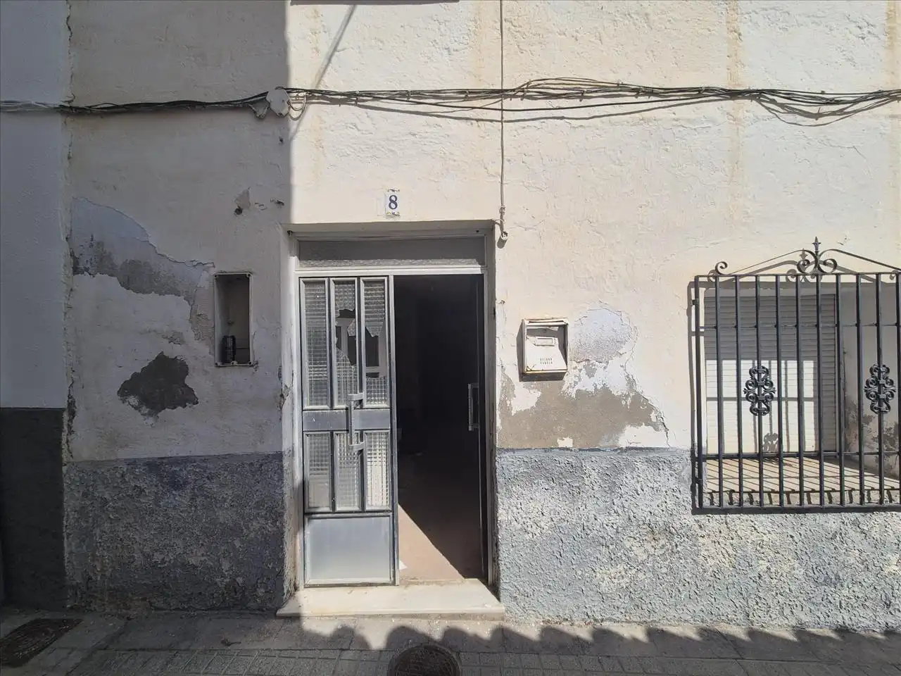 Außenansicht von Einfamilien-Reihenhaus zum Verkauf in Baza
