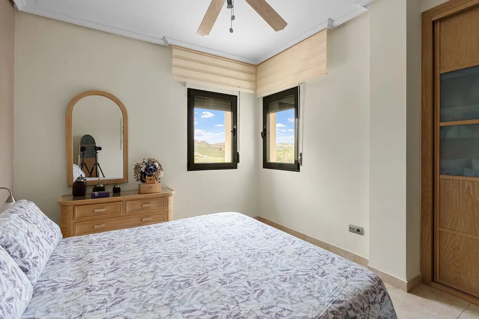 Habitación de Casa o chalet en venta en Alicante / Alacant con Aire acondicionado, Jardín privado y Terraza