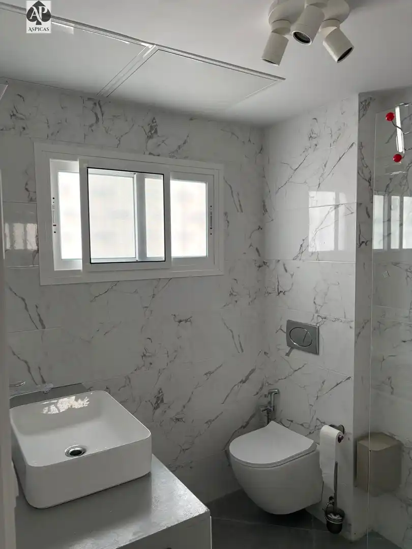 Badezimmer von Wohnung zur Miete in San Bartolomé de Tirajana mit Klimaanlage, Privatgarten und Terrasse