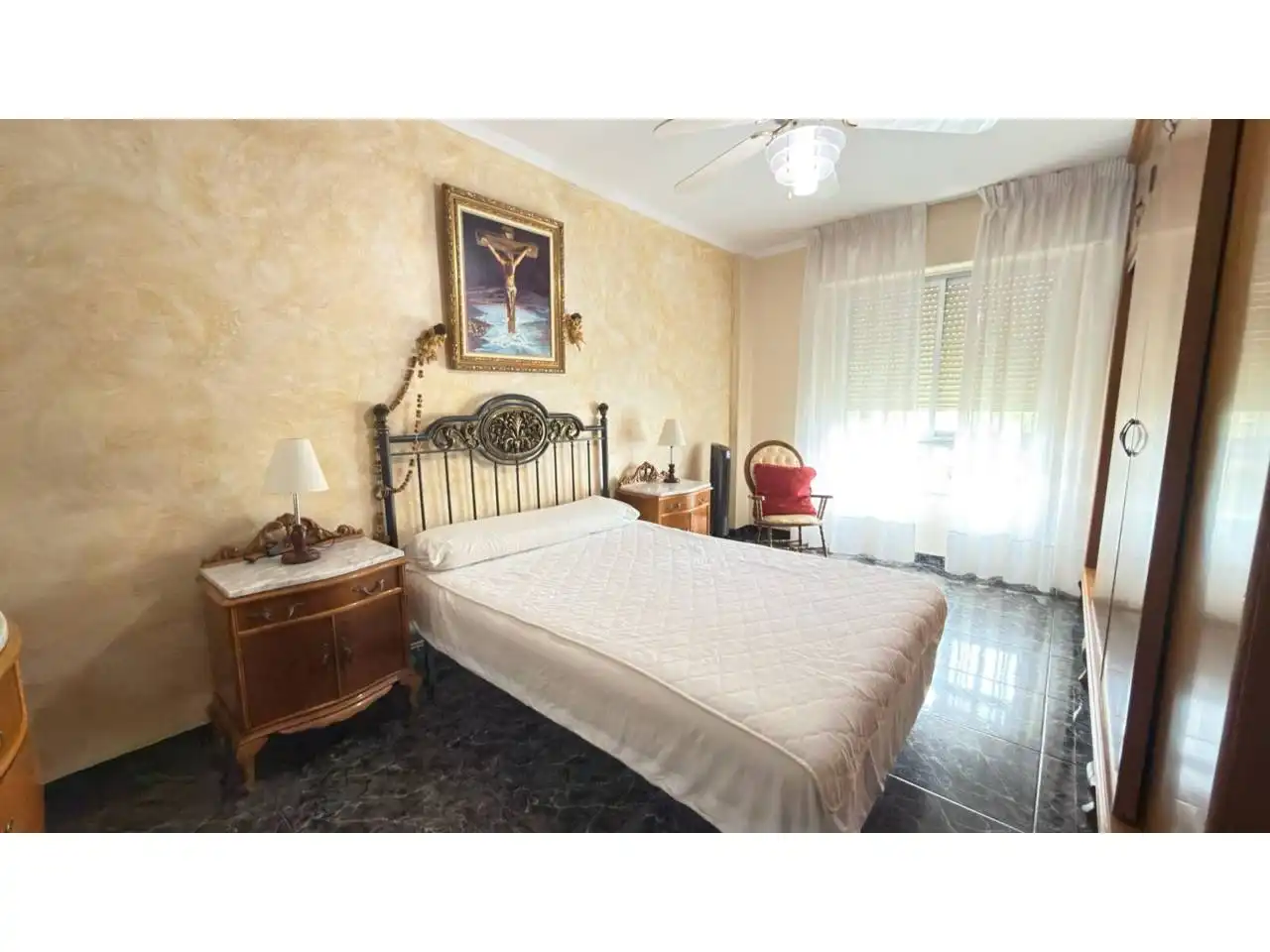 Habitación de Piso en venta en Vélez-Málaga con Aire acondicionado, Terraza y Piscina comunitaria