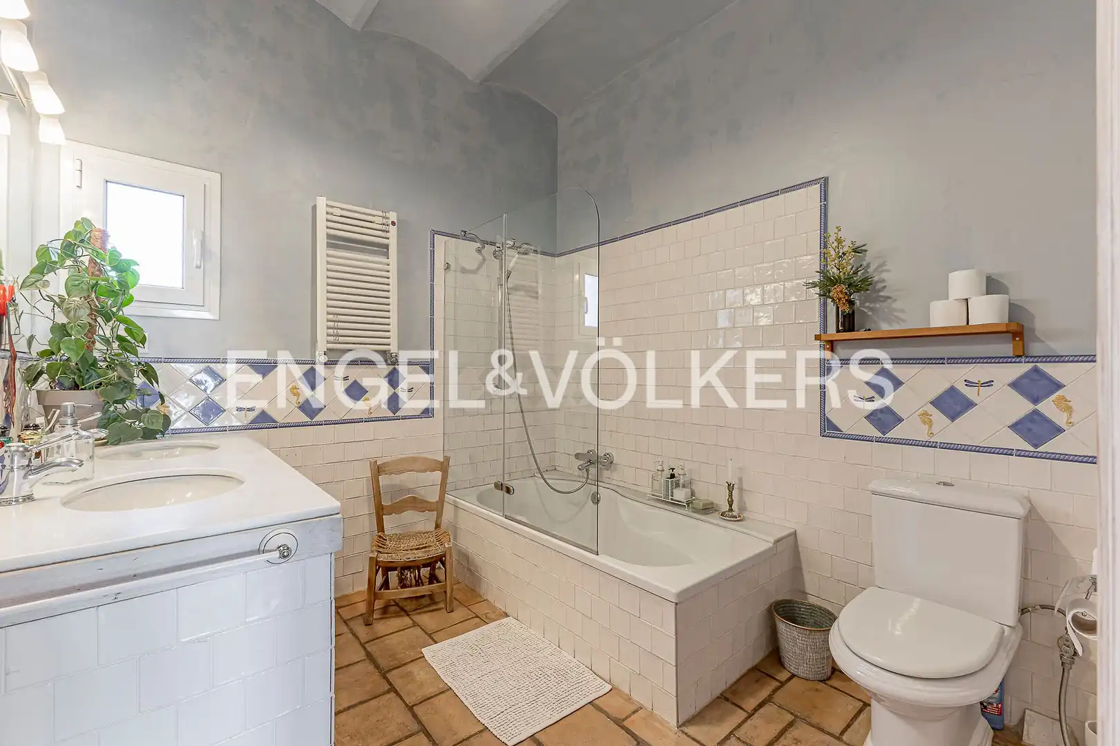 Bathroom of Duplexes for sale in Barcelona  with Air Conditioner, Heating and Private garden