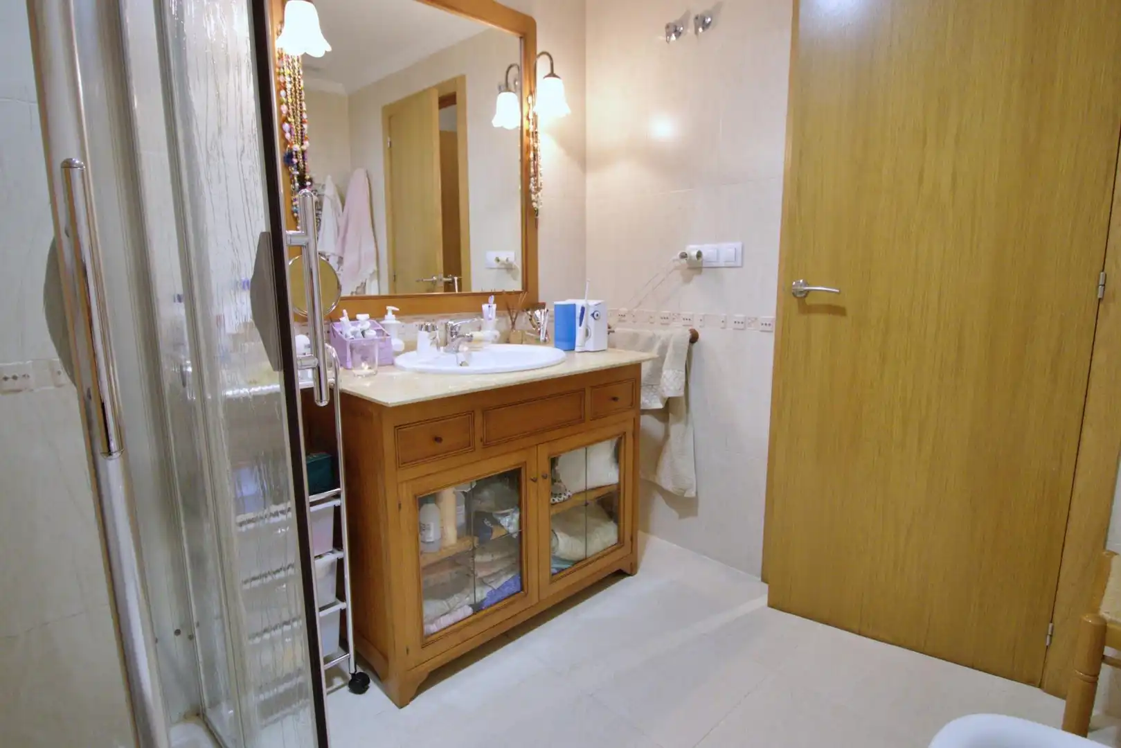 Badezimmer von Erdgeschoss zum Verkauf in Elche / Elx mit Klimaanlage, Heizung und Möbliert