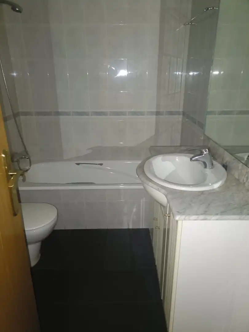Bany de Pis en venda en Tàrrega amb Calefacció i Balcó