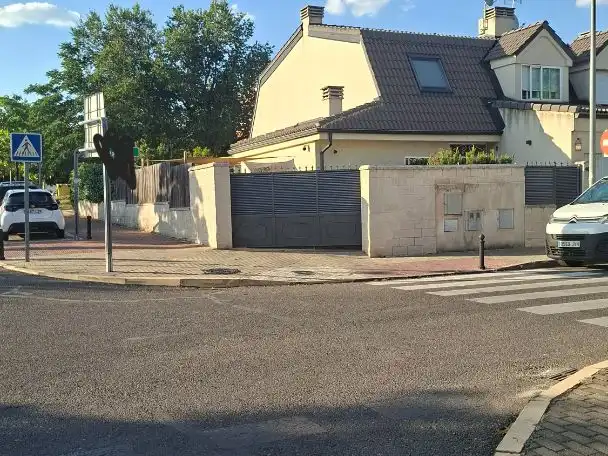 Xalet amb jardí en venda a Calle francia 15