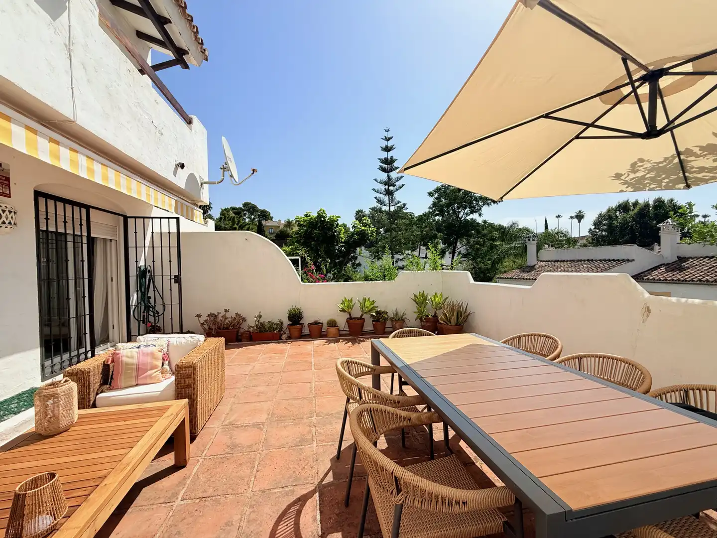 Terrassa de Casa adosada de lloguer en Marbella amb Aire condicionat, Terrassa i Piscina