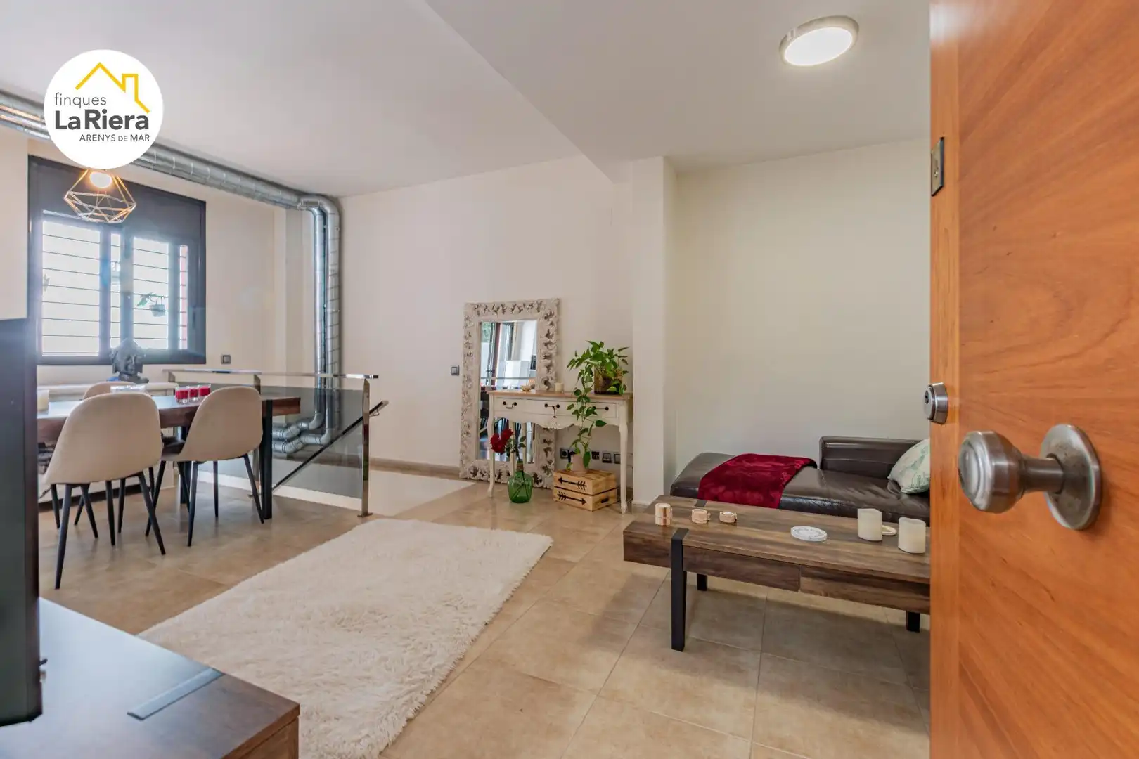 Sala d'estar de Dúplex en venda en Arenys de Mar amb Aire condicionat, Terrassa i Moblat