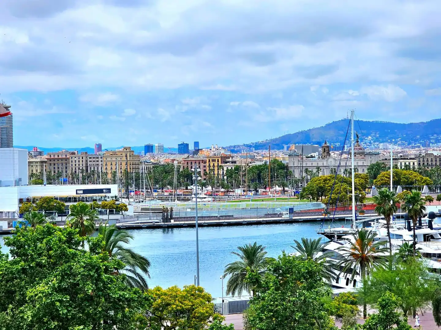 Vista exterior de Àtic en venda en Barcelona amb Aire condicionat, Calefacció i Terrassa