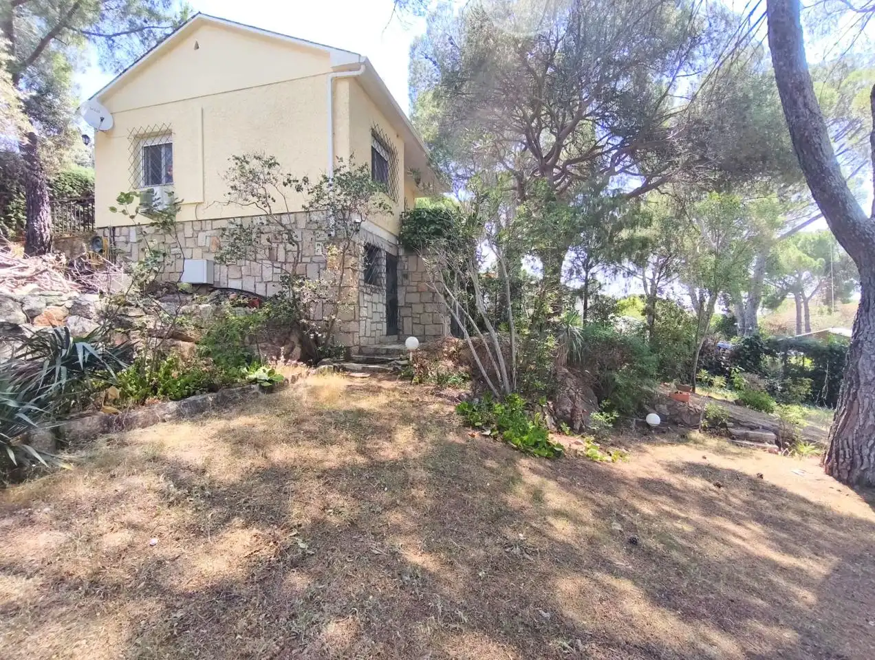 Jardí de Casa o xalet en venda en Villa del Prado amb Aire condicionat, Calefacció i Jardí privat
