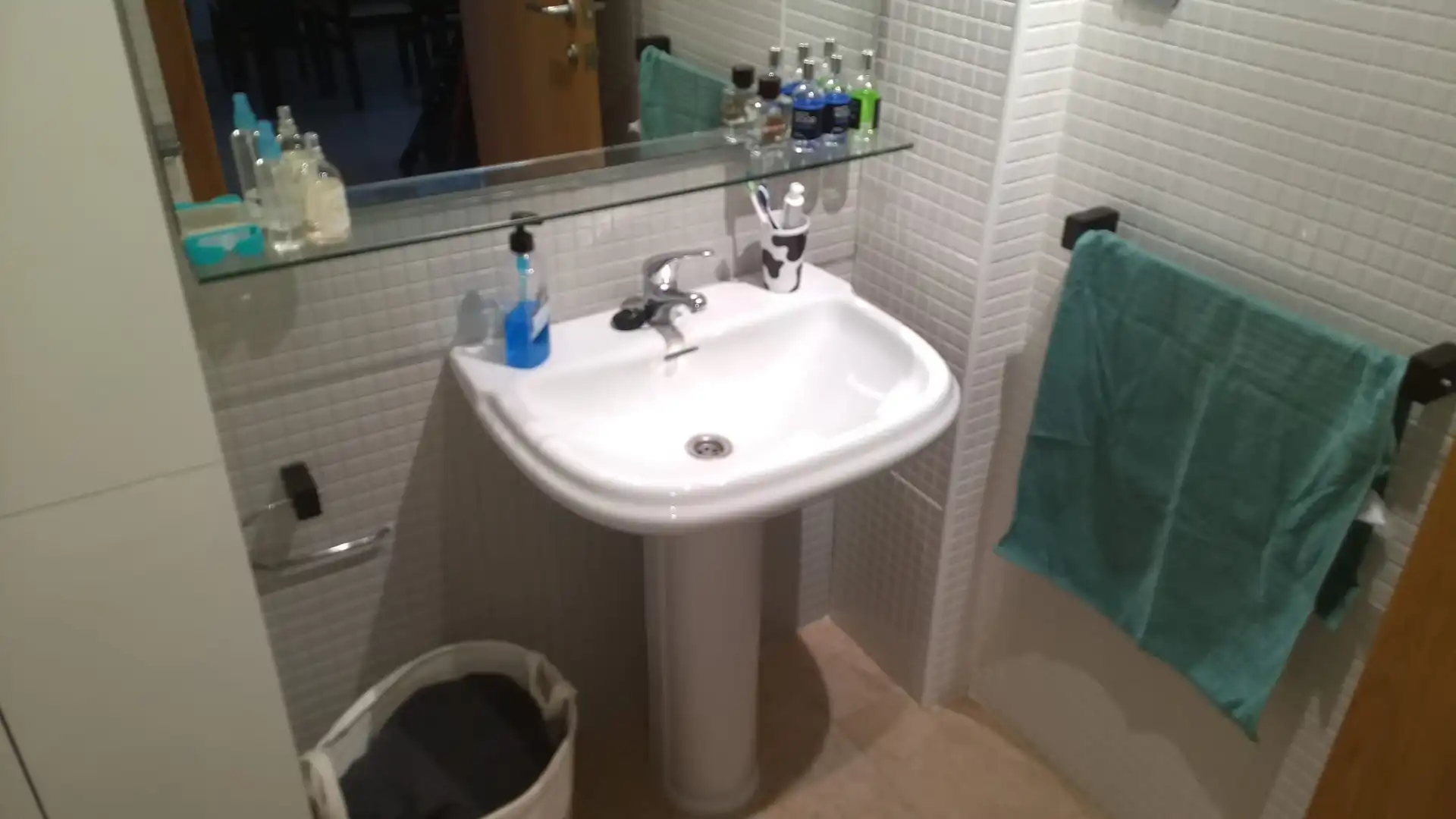 Bany de Apartament de lloguer en La Manga del Mar Menor amb Aire condicionat, Calefacció i Terrassa