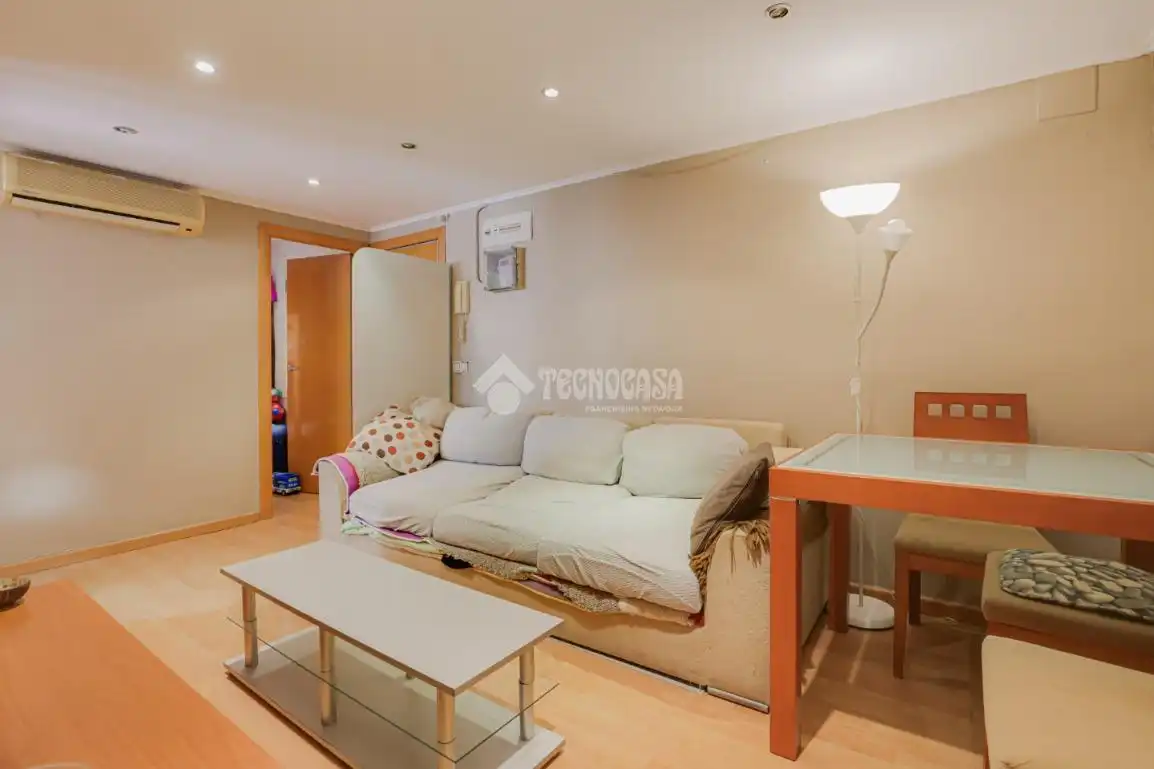 Sala d'estar de Pis en venda en Badalona amb Aire condicionat, Parquet i Moblat