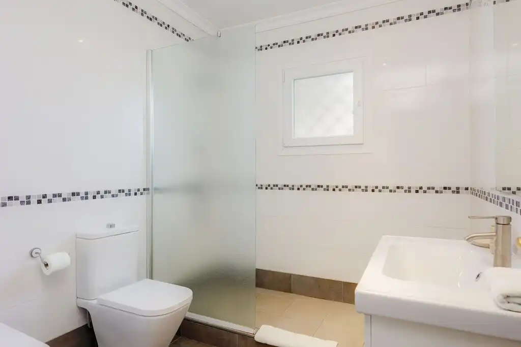 Bany de Casa o xalet en venda en Mijas amb Aire condicionat, Jardí privat i Terrassa
