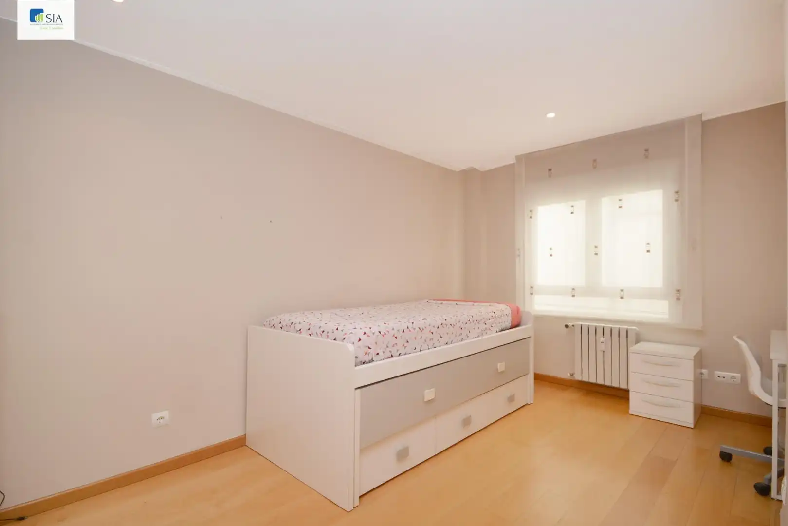 Habitación de Piso de alquiler en Zaragoza con Aire acondicionado, Calefacción y Amueblado