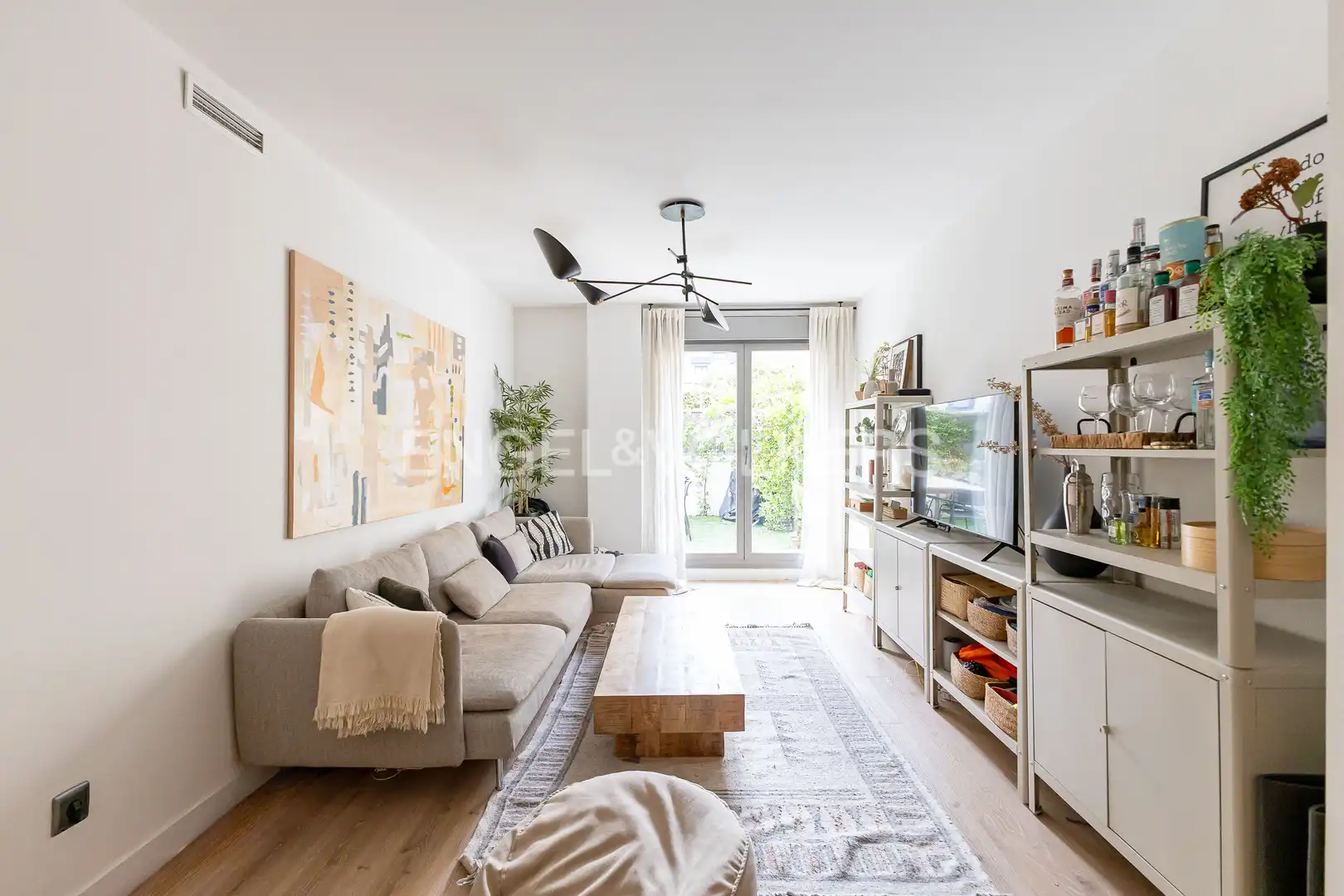 Living room of Ground floor for rent in Madrid  with Air Conditioner, Heating and Private garden