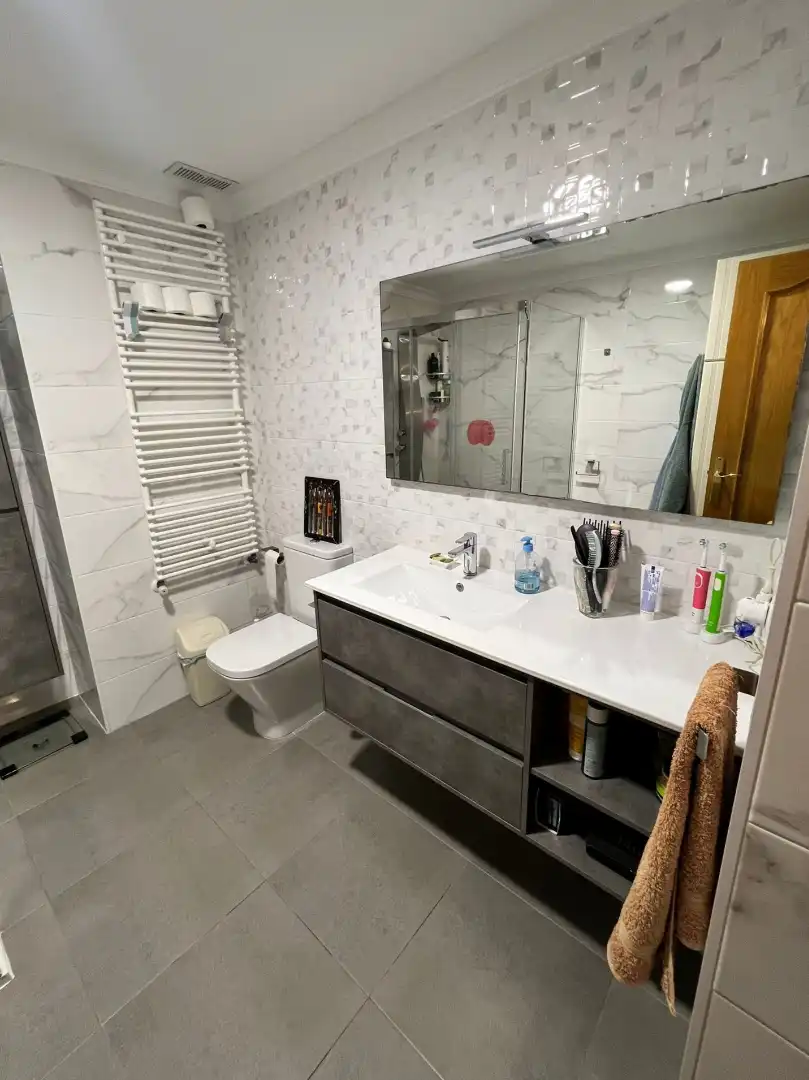 Badezimmer von Einfamilien-Reihenhaus zum Verkauf in Sagunto / Sagunt mit Klimaanlage, Heizung und Terrasse