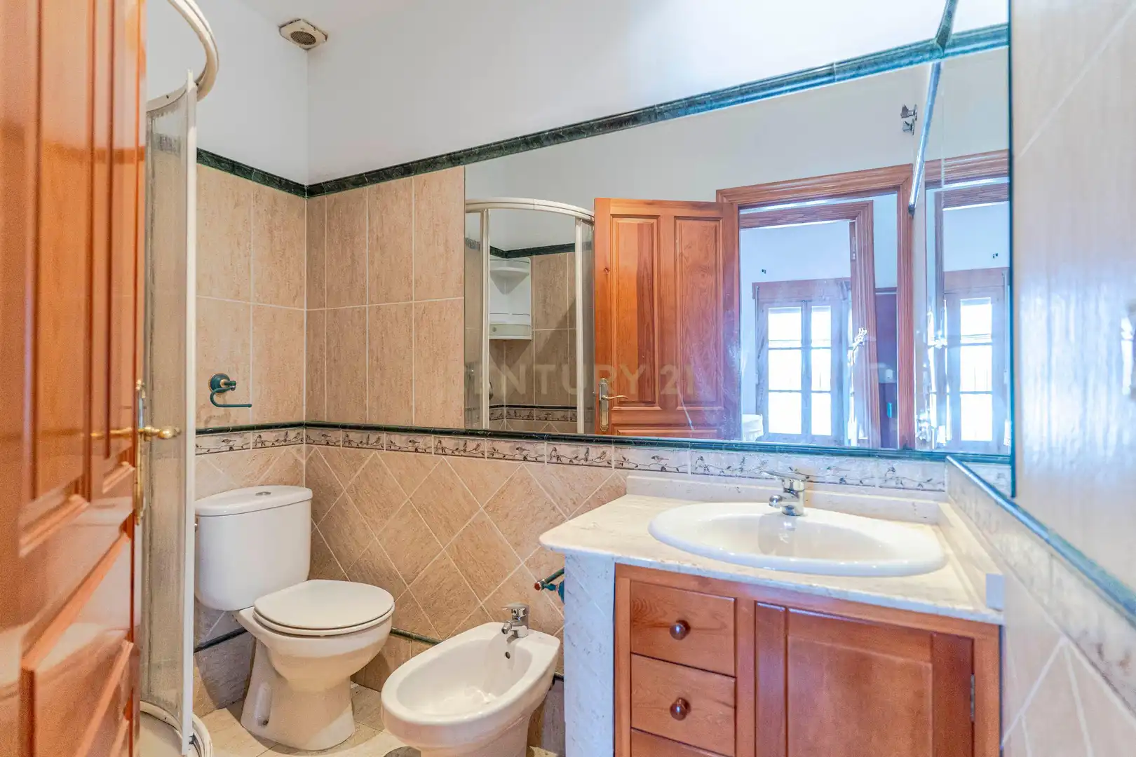 Bany de Casa o xalet en venda en Granada amb Aire condicionat, Jardí privat i Traster