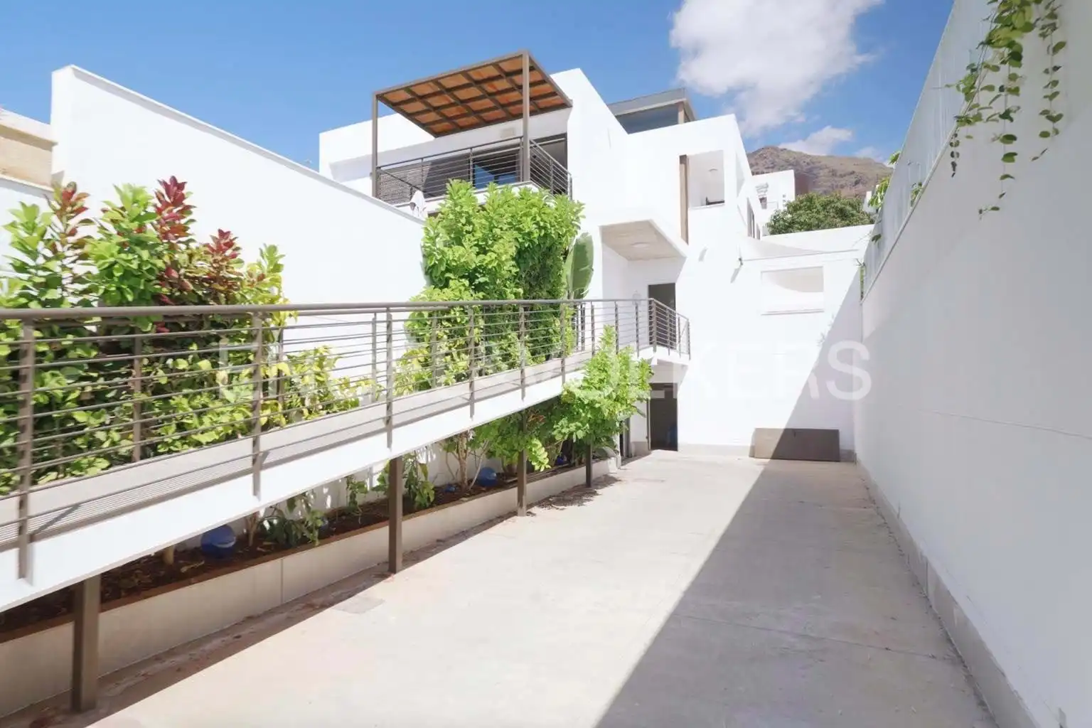 Vista exterior de Casa o xalet en venda en Adeje amb Terrassa i Piscina