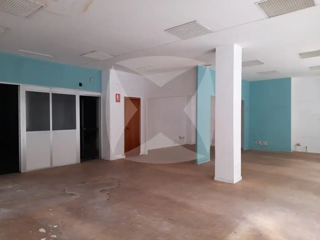 Local comercial en venda a Calle Antonio Reyes Huertas, imagen 3