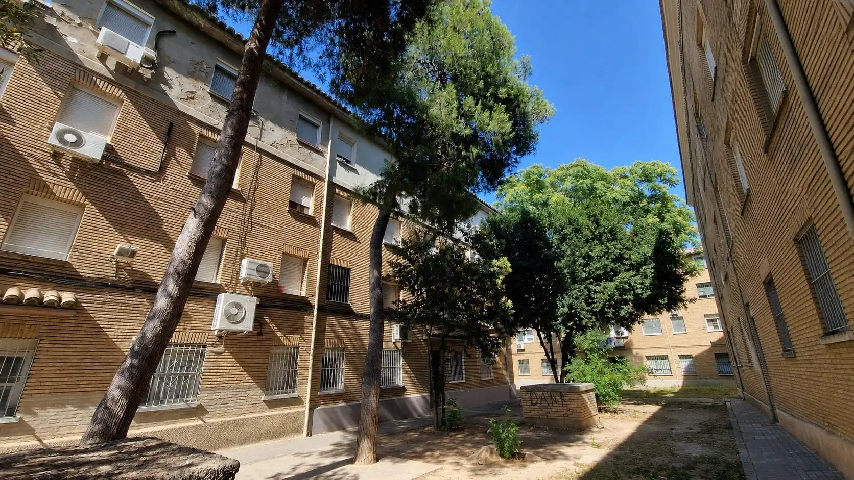 Exterior view of Flat for sale in Zaragoza  with Furnished