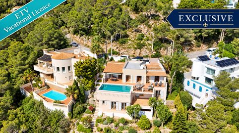 Exclusiva villa con vistas al mar, piscina y licencia ETV en Canyamel Esta villa de alta calidad, con una superficie habitable de