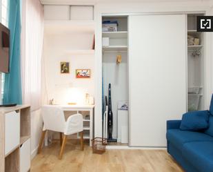 Bedroom of Flat to rent in  Madrid Capital  with Air Conditioner and Balcony