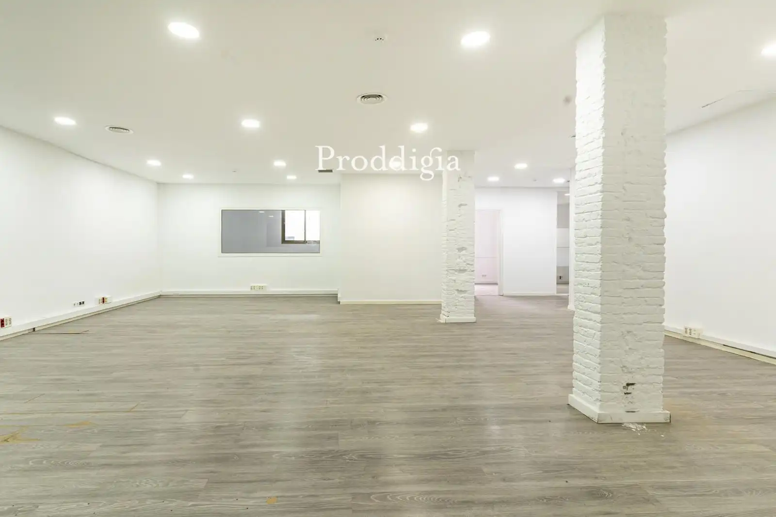Office for sale in Barcelona  with Air Conditioner