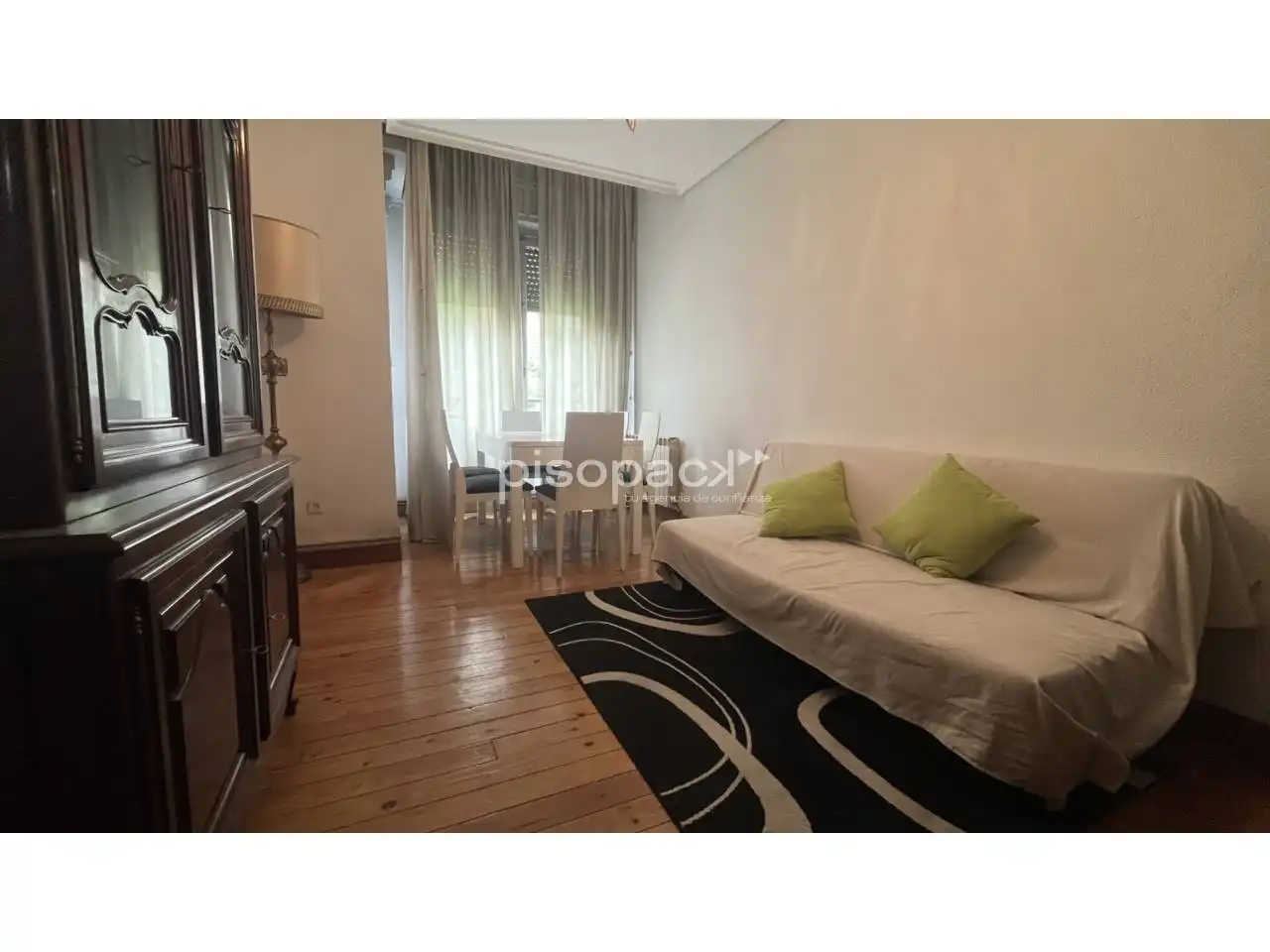 Wohnzimmer von Wohnung zum Verkauf in  Pamplona / Iruña mit Heizung, Parkett und Balkon