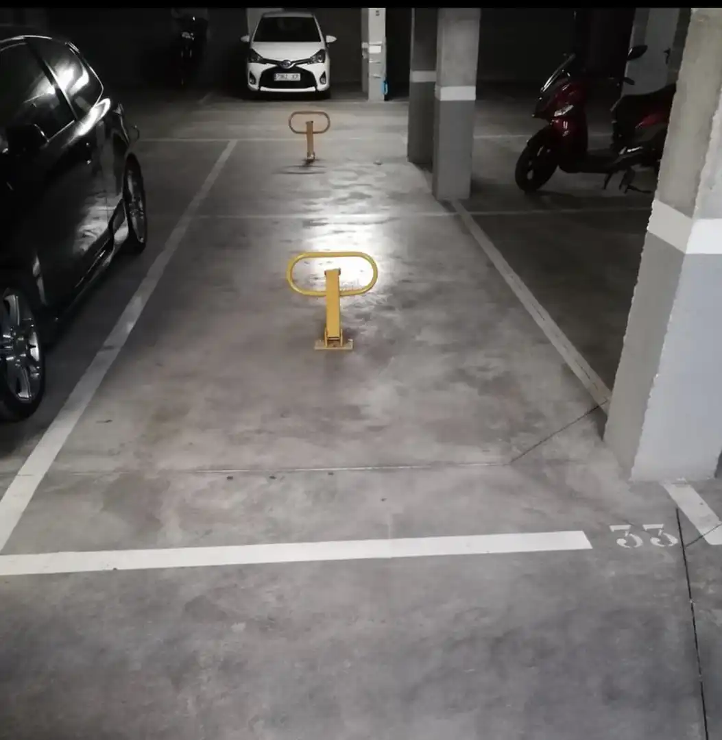 Parcheggio con ascensore in affitto a Calle Miguel Carrera 33