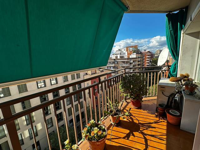 Piso en Venta en Calle SANTS en Sants-Badal