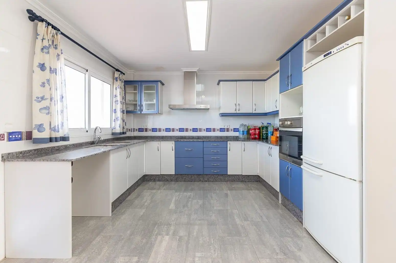 Cocina de Casa o chalet en venta en Chiva con Aire acondicionado, Terraza y Piscina